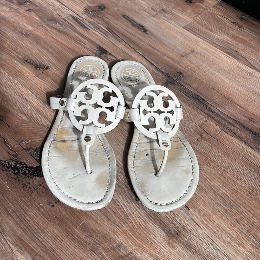 Tory Burch Miller Medallion Thong sandals in Ivory Leather